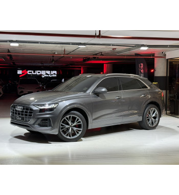 AUDI Q8 2021