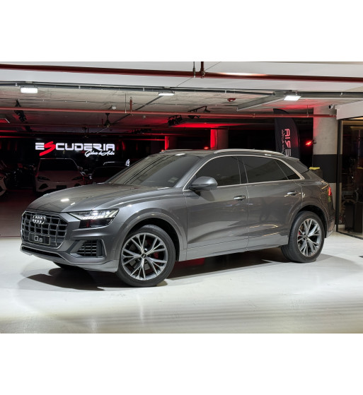 AUDI Q8 2021