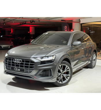 AUDI Q8 2021