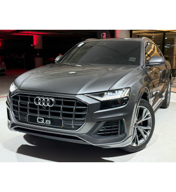 AUDI Q8 2021