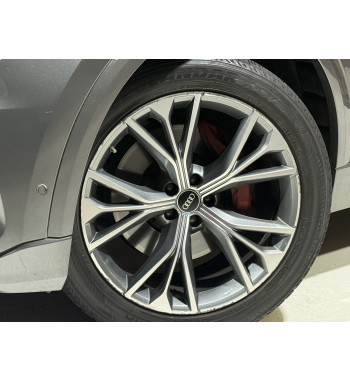 AUDI Q8 2021