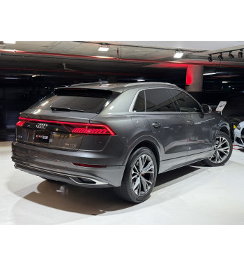 AUDI Q8 2021