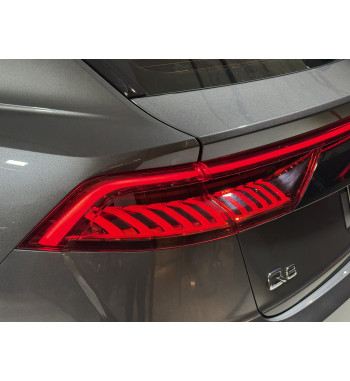 AUDI Q8 2021
