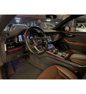 AUDI Q8 2021