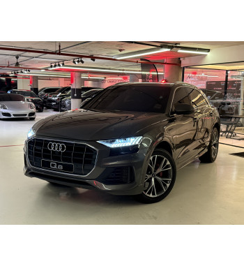 AUDI Q8 2021
