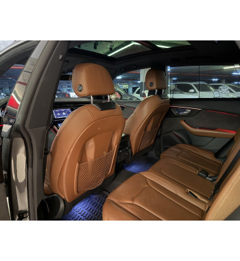 AUDI Q8 2021