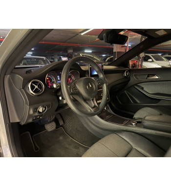 MERCEDES-BENZ GLA 180 2020