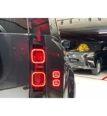 Land Rover Defender 2024