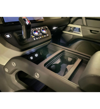 Land Rover Defender 2024