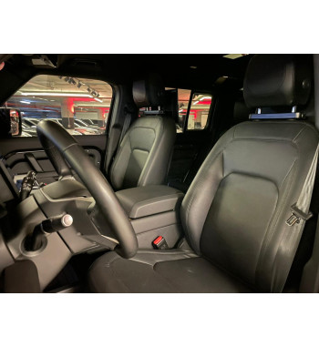 Land Rover Defender 2024