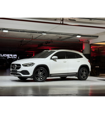 MERCEDES-BENZ GLA 200 2020