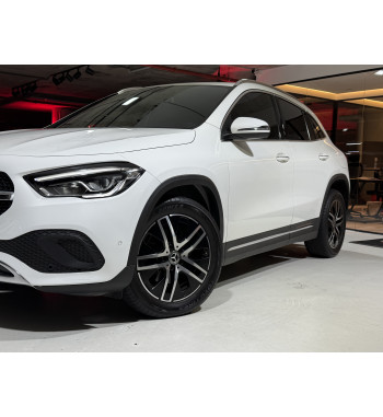 MERCEDES-BENZ GLA 200 2020