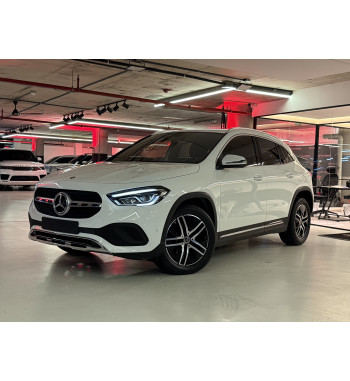 MERCEDES-BENZ GLA 200 2020